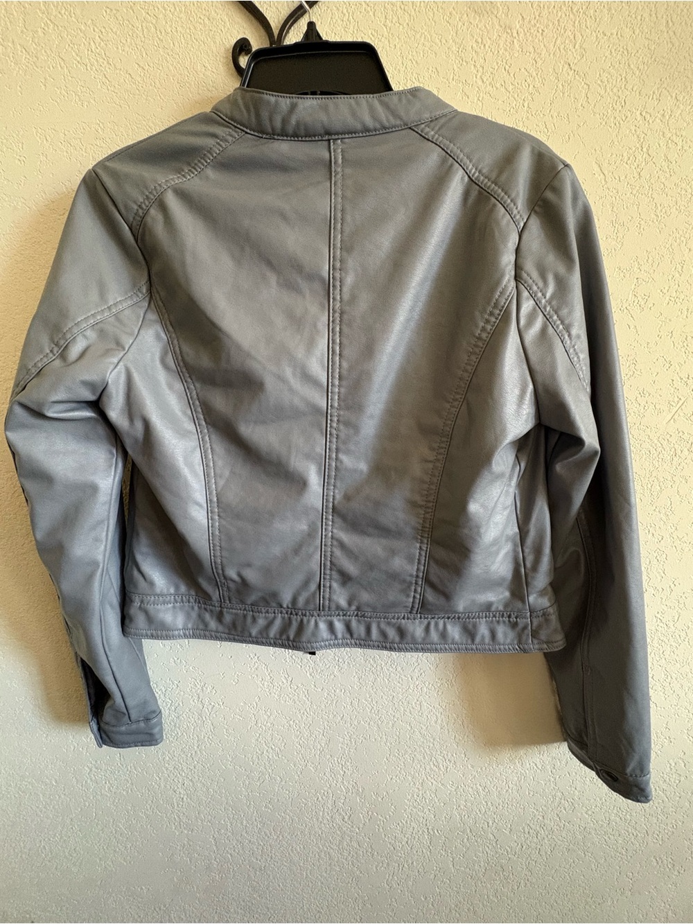 JouJou Women’s Gray Faux Leather Moto Jacket with Plush Lining, Sz M - Picture 10 of 11